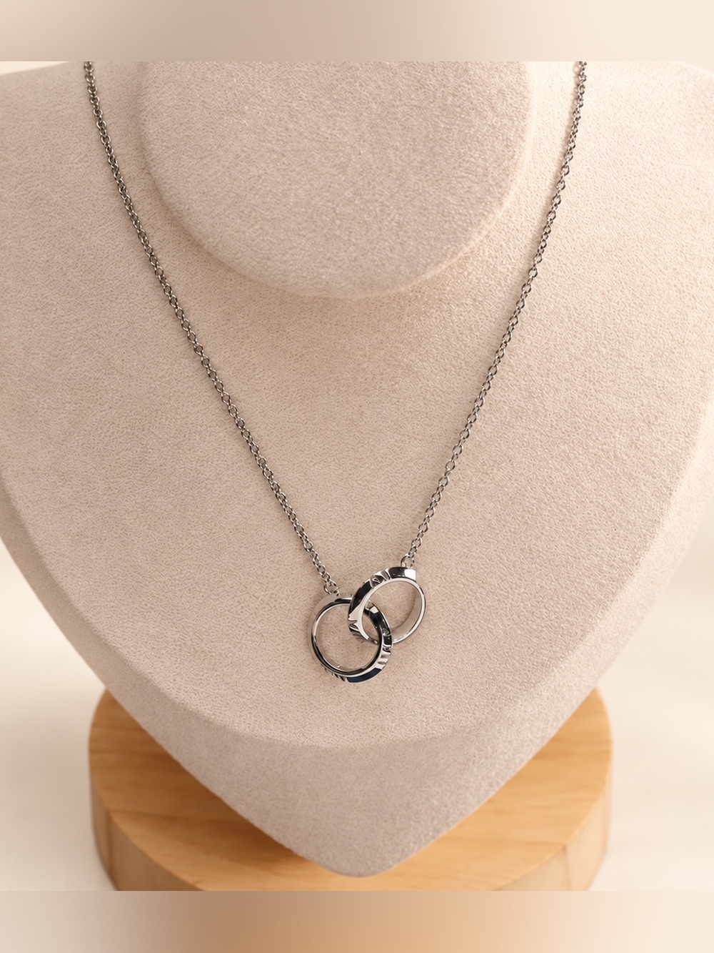 Interlinked Circles Silver Necklace - Women Jewelry 18”